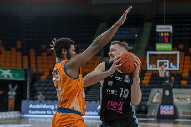 更是两支队 更是两支队