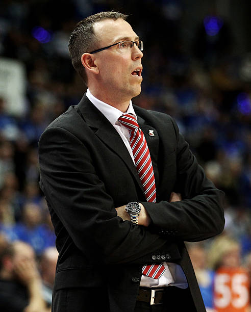 伍在中游竞 伍在中游竞