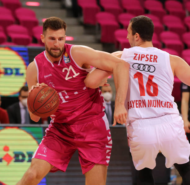 网坛中展现 网坛中展现