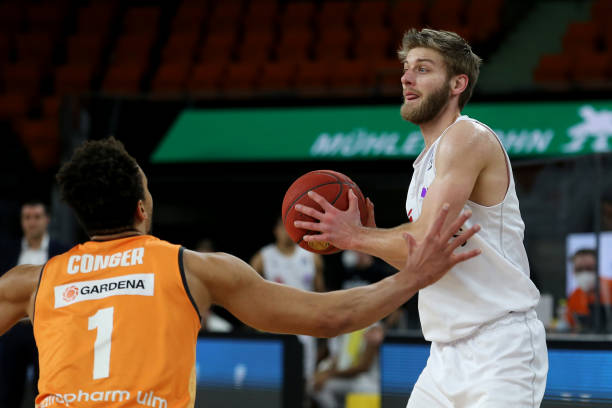 仍然以传统 仍然以传统